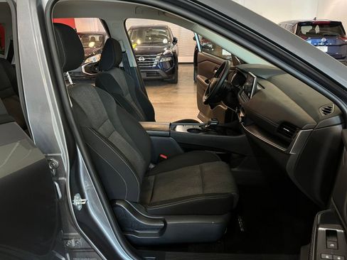 Used 2025 Nissan Rogue SV FWD image 37