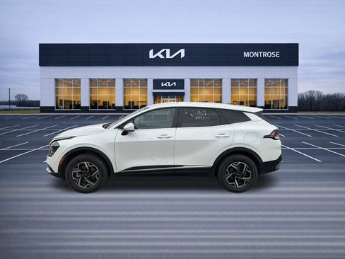 Used 2025 Kia Sportage LX image 8