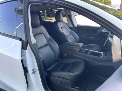 Used 2022 Tesla Model Y Performance AWD/4WD image 9