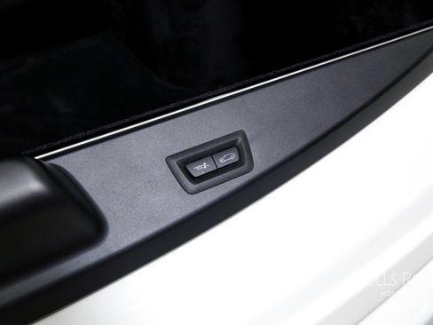 Certified 2025 Rolls-Royce Cullinan AWD/4WD image 24