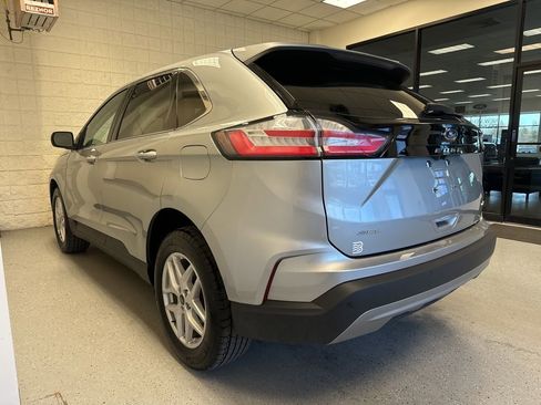 Used 2024 Ford Edge SEL w/ Convenience Package AWD/4WD image 3