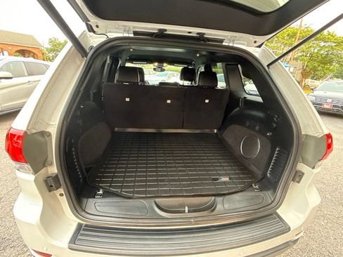 Used 2019 Jeep Grand Cherokee Laredo w/ Laredo X Package AWD/4WD image 7