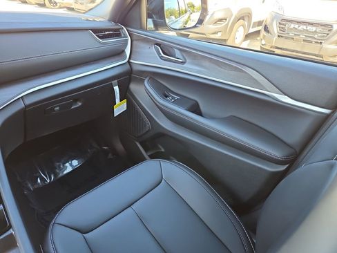 New 2025 Jeep Grand Cherokee L Limited w/ Black Appearance Package image 18