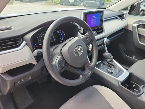 Used 2025 Toyota RAV4 XLE AWD/4WD image 23