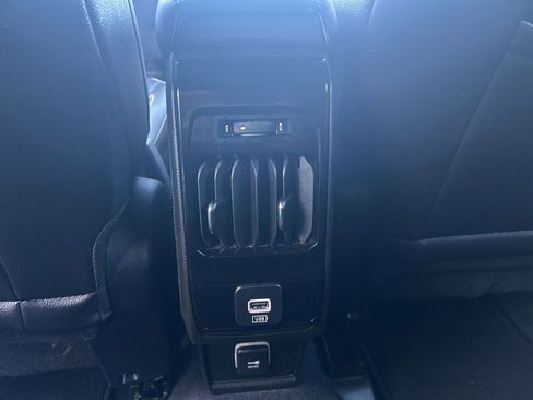 Used 2025 Jeep Compass Limited image 23