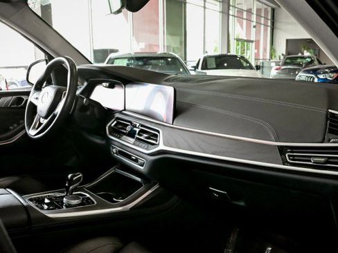 Used 2022 BMW X7 xDrive40i w/ Premium Package image 29