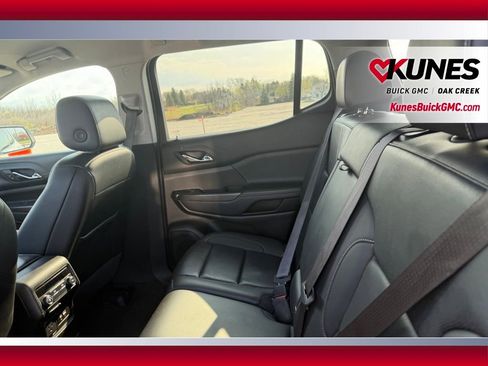 Used 2023 GMC Acadia SLT image 5