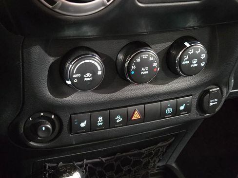 Used 2013 Jeep Wrangler Unlimited Sahara w/ Dual Top Group image 28