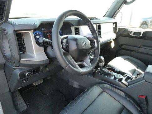 New 2026 Ford Bronco Outer Banks w/ Black Appearance Package AWD/4WD image 16