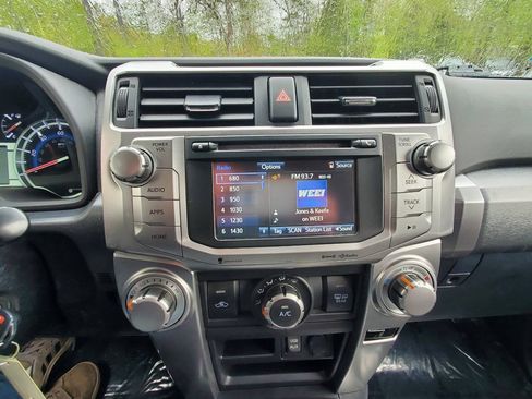 Used 2016 Toyota 4Runner SR5 AWD/4WD image 16