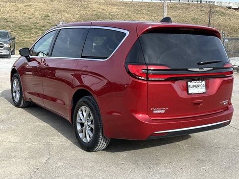 New 2026 Chrysler Pacifica Limited image 10