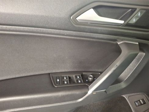 Used 2020 Volkswagen Tiguan SEL w/ 3rd Row Seat Package image 15