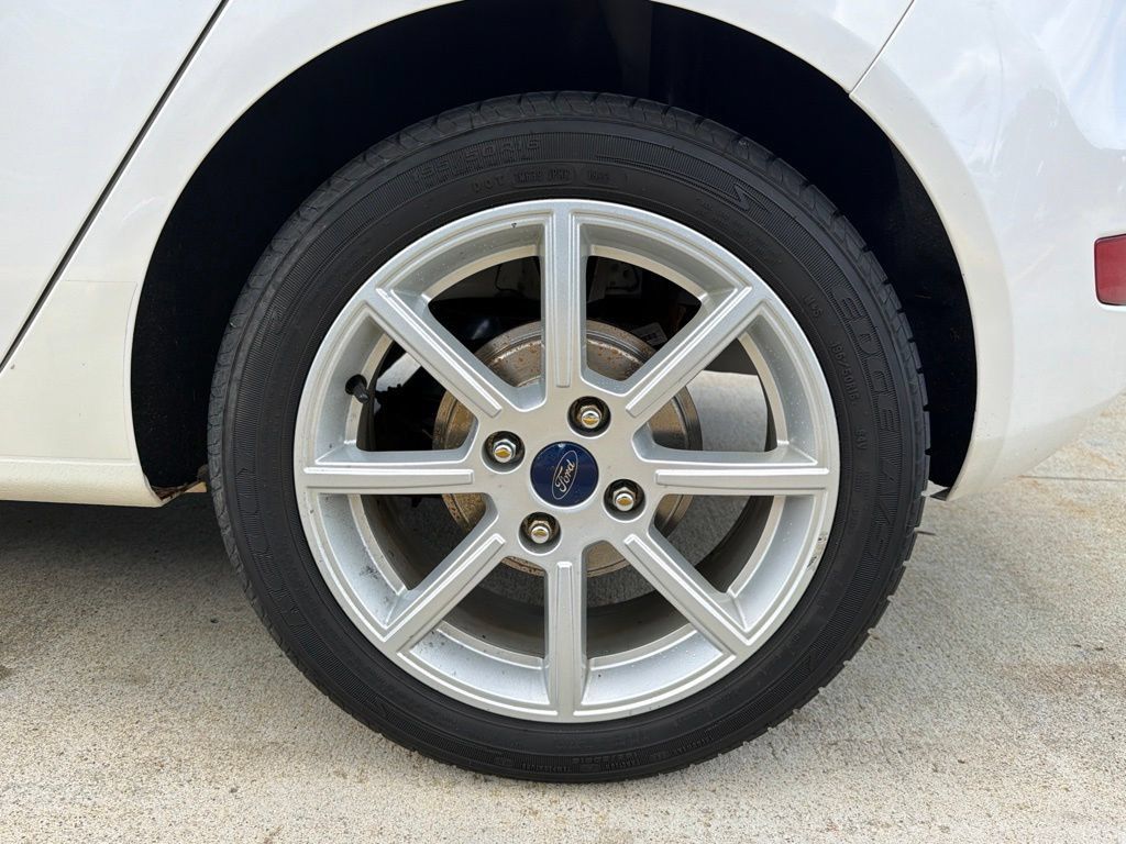 Used 2016 Ford Fiesta SE w/ Equipment Group 201A FWD image 8