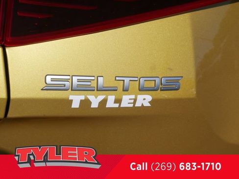 Used 2023 Kia Seltos S w/ Navigation Package FWD image 13