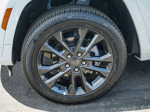 New 2026 Jeep Grand Cherokee Limited Reserve image 9