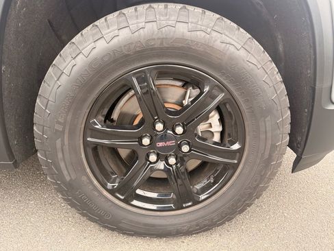 Used 2023 GMC Acadia AT4 w/ Technology Package image 9