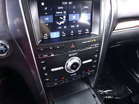 Used 2018 Ford Explorer Platinum AWD/4WD image 16