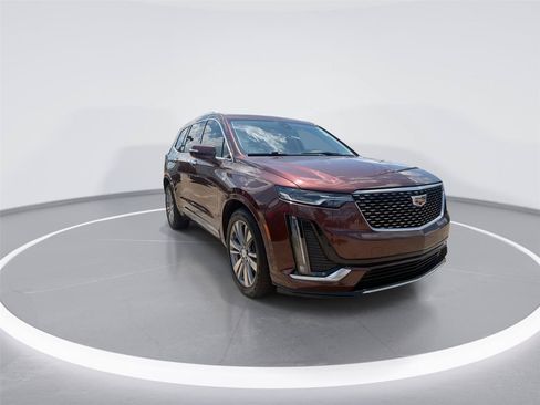 Used 2022 Cadillac XT6 Premium Luxury FWD image 2
