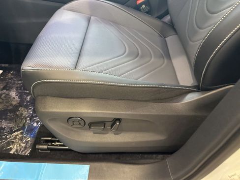 New 2026 Volkswagen Tiguan SE AWD/4WD image 18