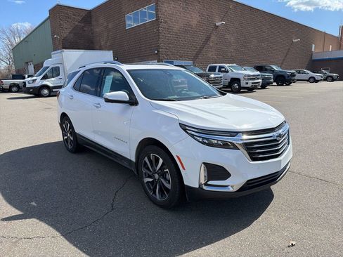 Used 2023 Chevrolet Equinox Premier image 2