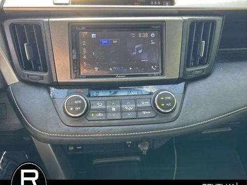 Used 2017 Toyota RAV4 XLE FWD image 11