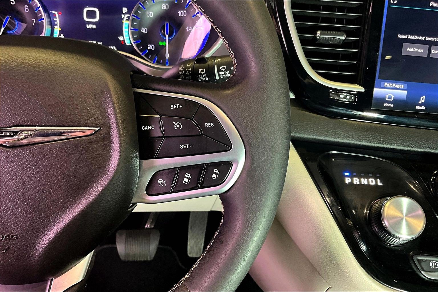 Used 2024 Chrysler Pacifica Touring-L FWD image 13
