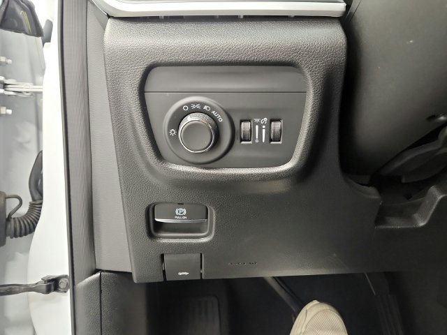 Used 2024 Jeep Grand Cherokee Altitude AWD/4WD image 32