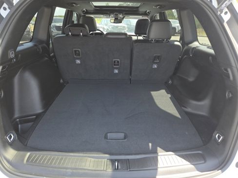 Used 2024 Jeep Grand Cherokee Limited w/ Black Appearance Package image 21