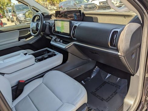 Certified 2025 Ford Expedition Max Platinum AWD/4WD image 13