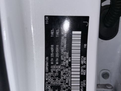 Used 2025 Lexus RZ 450e image 29