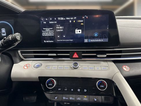 Certified 2024 Hyundai Elantra Limited FWD image 18