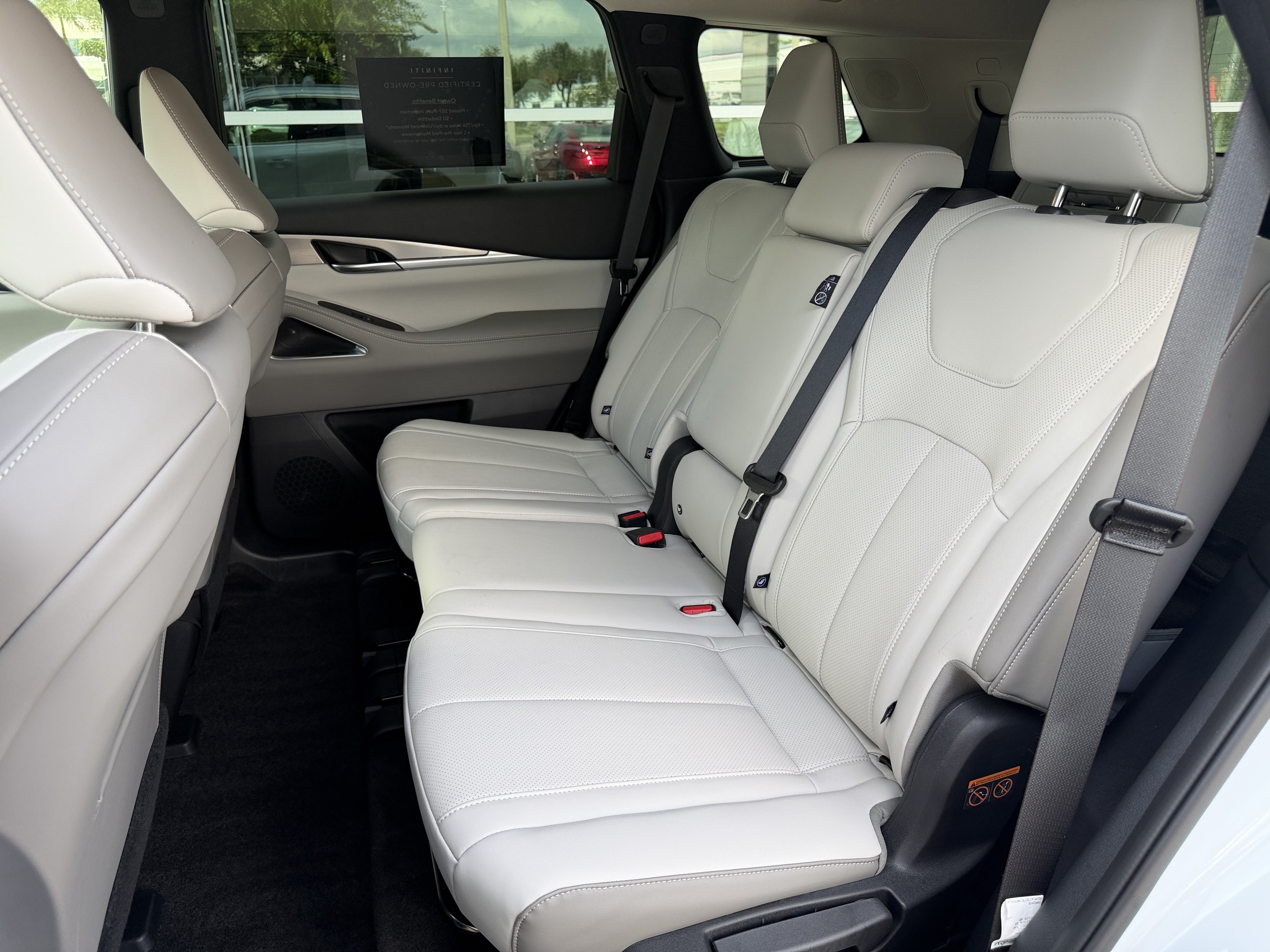 Certified 2027 INFINITI QX60 Luxe w/ Family Package FWD image 19