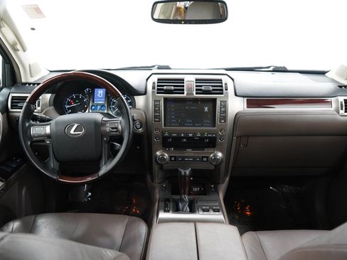 Used 2018 Lexus GX 460 Premium w/ Premium Package AWD/4WD image 17