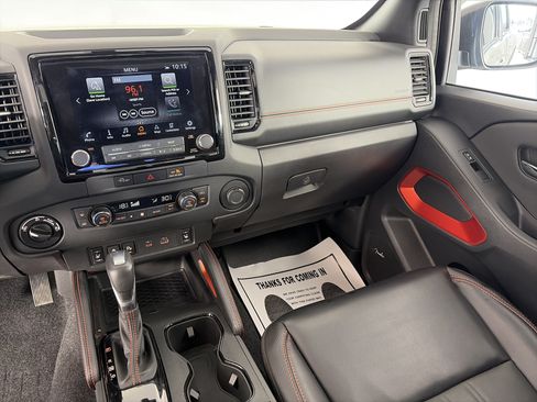 Used 2024 Nissan Frontier SL AWD/4WD image 4