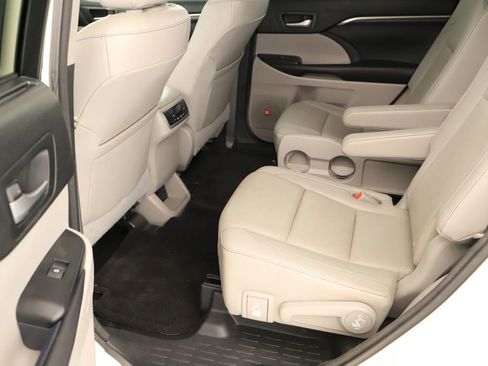Used 2016 Toyota Highlander Limited FWD image 30