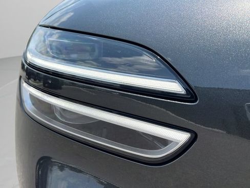 Used 2026 Genesis G70 2.5T RWD image 9