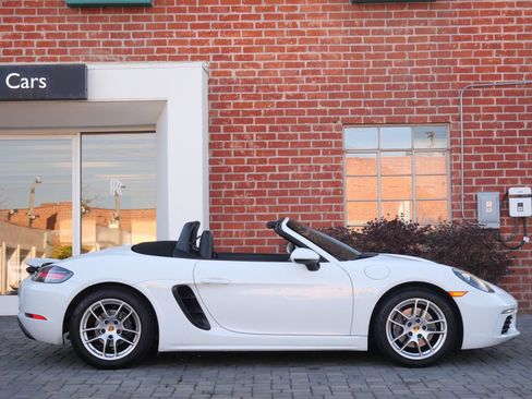 Used 2019 Porsche 718 Boxster RWD image 4