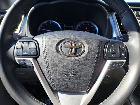 Used 2019 Toyota Highlander XLE image 10