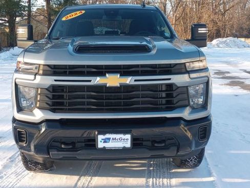 Used 2024 Chevrolet Silverado 2500 Custom w/ Custom Value Package image 2