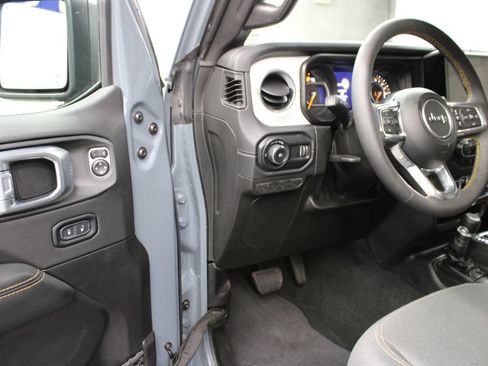 Used 2024 Jeep Wrangler Unlimited Sahara w/ Technology Group AWD/4WD image 54
