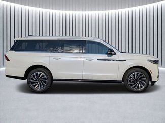 New 2025 Lincoln Navigator L Black Label video 2