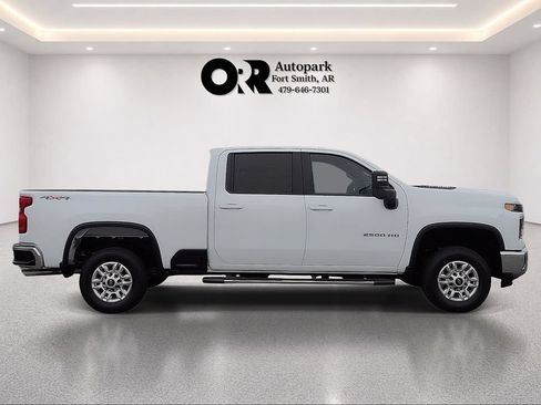 Used 2025 Chevrolet Silverado 2500 LT w/ Convenience Package AWD/4WD image 6
