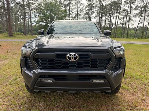 Used 2024 Toyota Tacoma TRD Off-Road AWD/4WD image 8