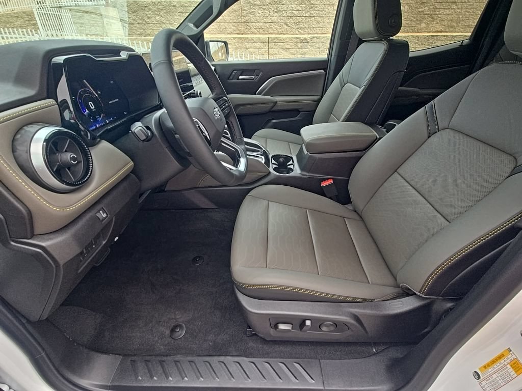 New 2026 Chevrolet Colorado ZR2 w/ Technology Package AWD/4WD image 18