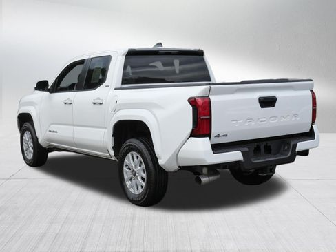 Certified 2025 Toyota Tacoma SR5 AWD/4WD image 6