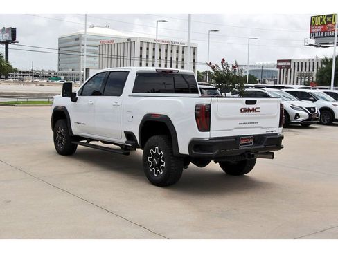 Used 2025 GMC Sierra 2500 AT4X AWD/4WD image 4
