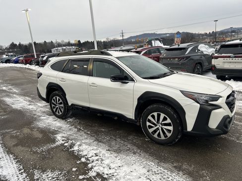 Certified 2023 Subaru Outback Premium image 4