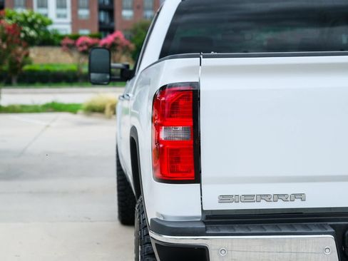 Used 2015 GMC Sierra 2500 SLT w/ Duramax Plus Package AWD/4WD image 19