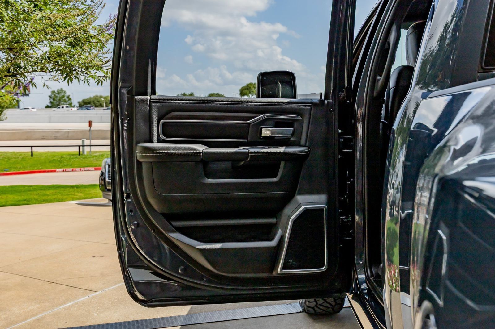 Used 2025 RAM 3500 Laramie AWD/4WD image 37