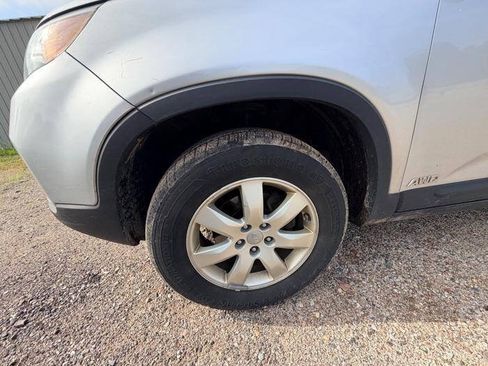 Used 2012 Kia Sorento LX w/ Third Row Pkg AWD/4WD image 11